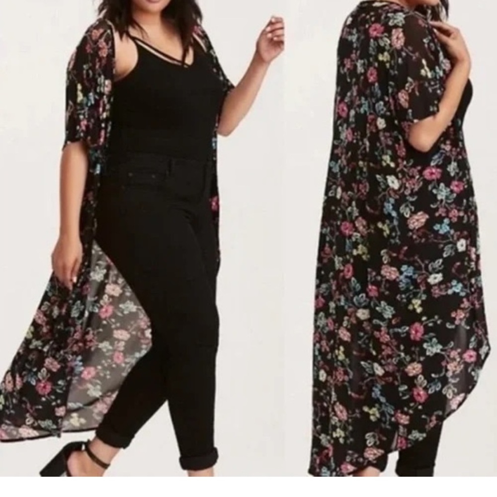 Torrid- long, terraced front duster. Short sleeved. Black shear floral